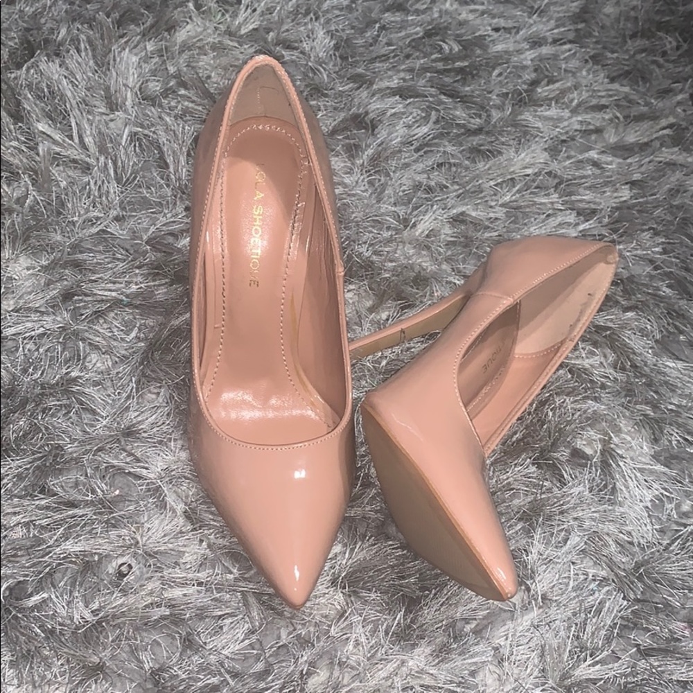 BRAND NEW! Nude stiletto heels size 7